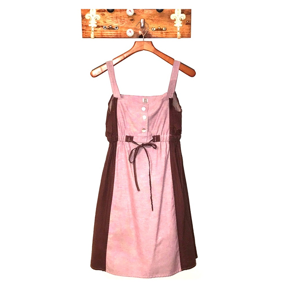 Dress with oyster shell buttons